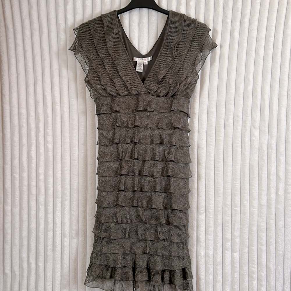 Ruffled tiered grey cap sleeve bodycon midi cocktail party dress L
